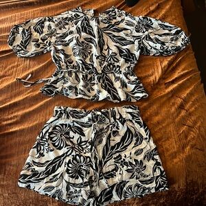 2 piece floral set . Ask any questions :)